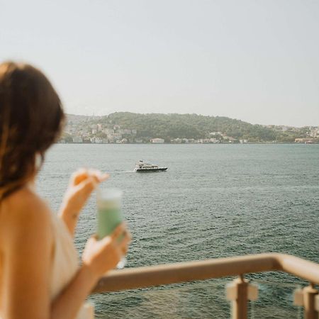 Radisson Blu Bosphorus Hotel Istanbul Exterior foto View of the Gulf of Pag from the town of Pag