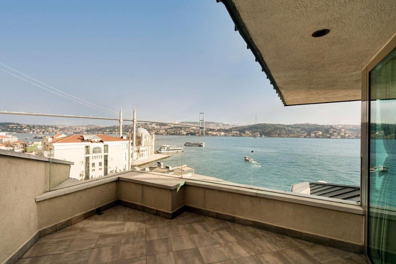 Radisson Blu Bosphorus Hotel Istanbul Exterior foto View from the balcony of a penthouse apartment in Istanbul