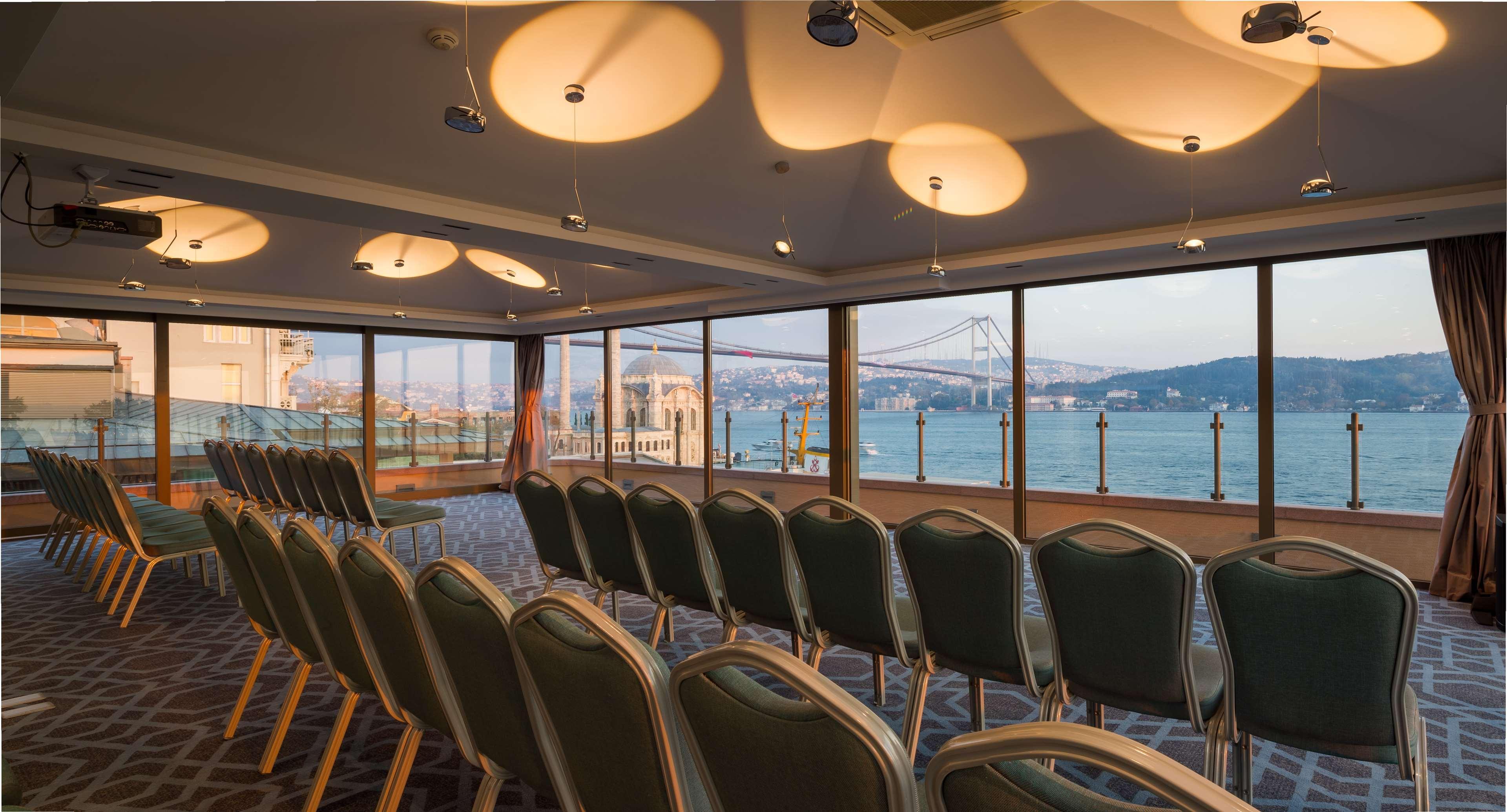 Radisson Blu Bosphorus Hotel Istanbul Exterior foto The interior of the conference centre