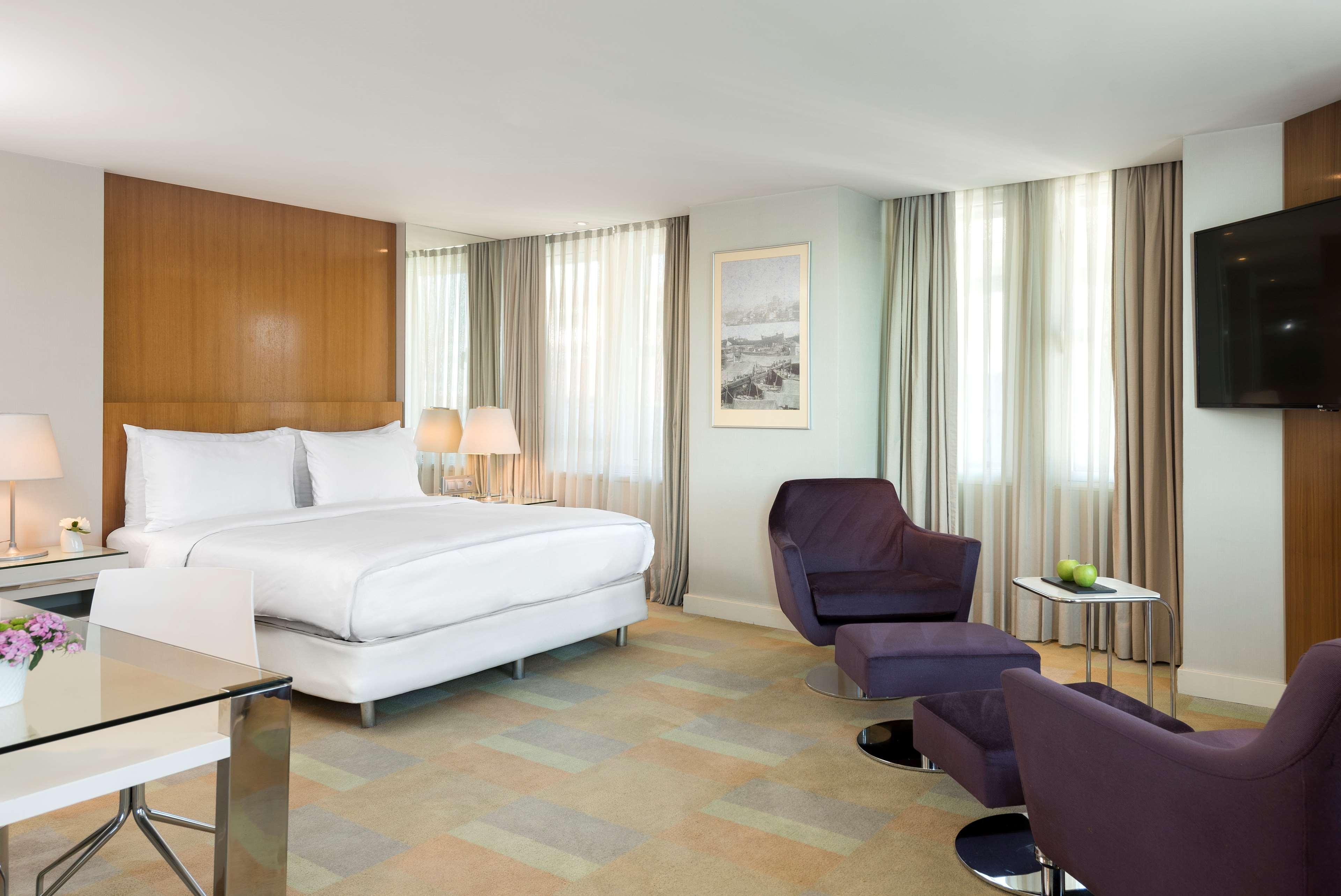 Radisson Blu Bosphorus Hotel Istanbul Exterior foto A suite at the Hotel Brussels