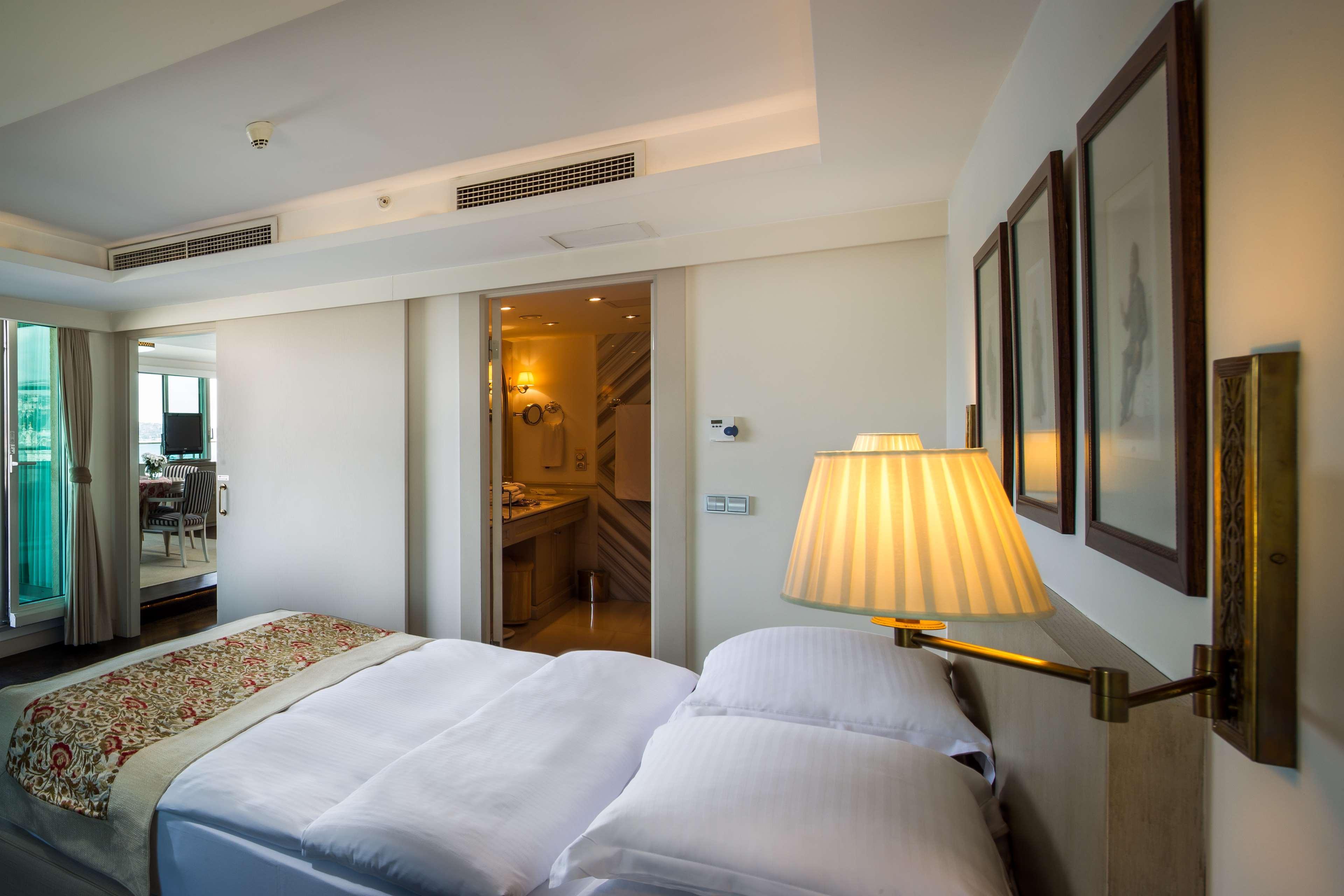 Radisson Blu Bosphorus Hotel Istanbul Exterior foto A room at the hotel