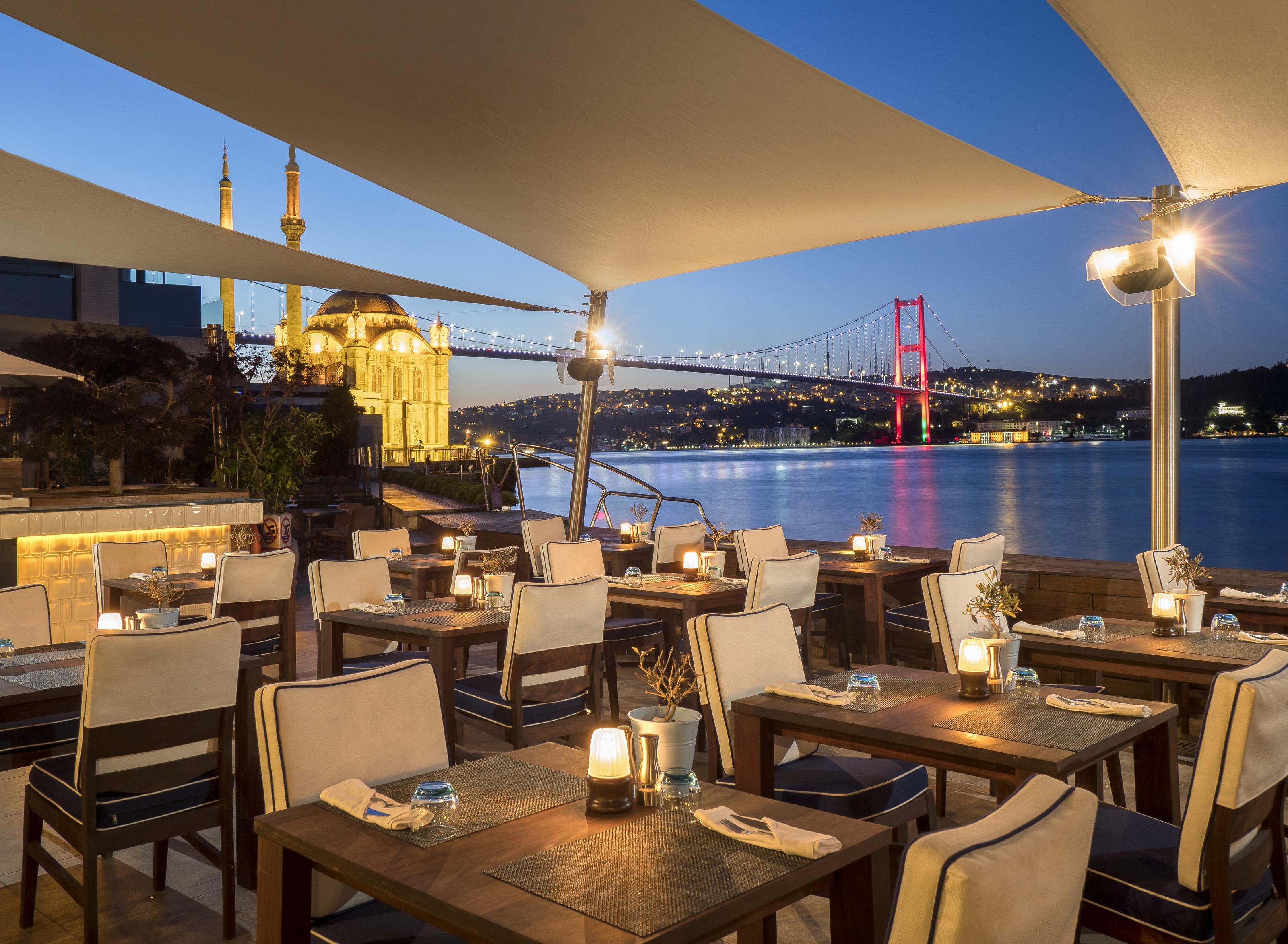Radisson Blu Bosphorus Hotel Istanbul Exterior foto Terrace at the Four Seasons Hotel Istanbul