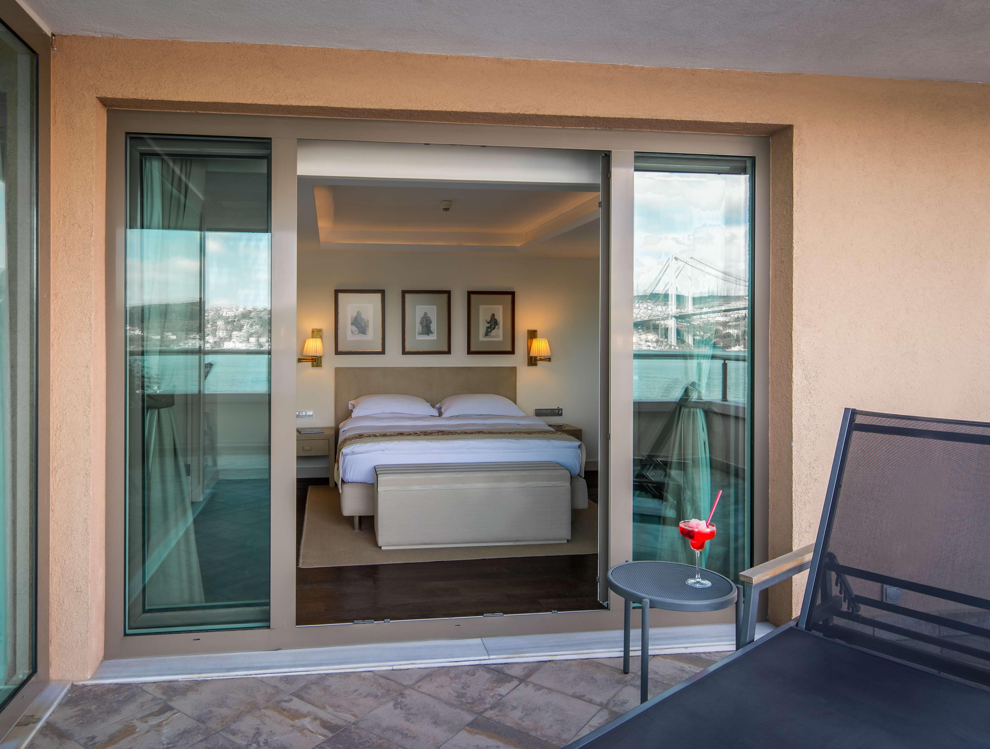 Radisson Blu Bosphorus Hotel Istanbul Exterior foto A room at the hotel