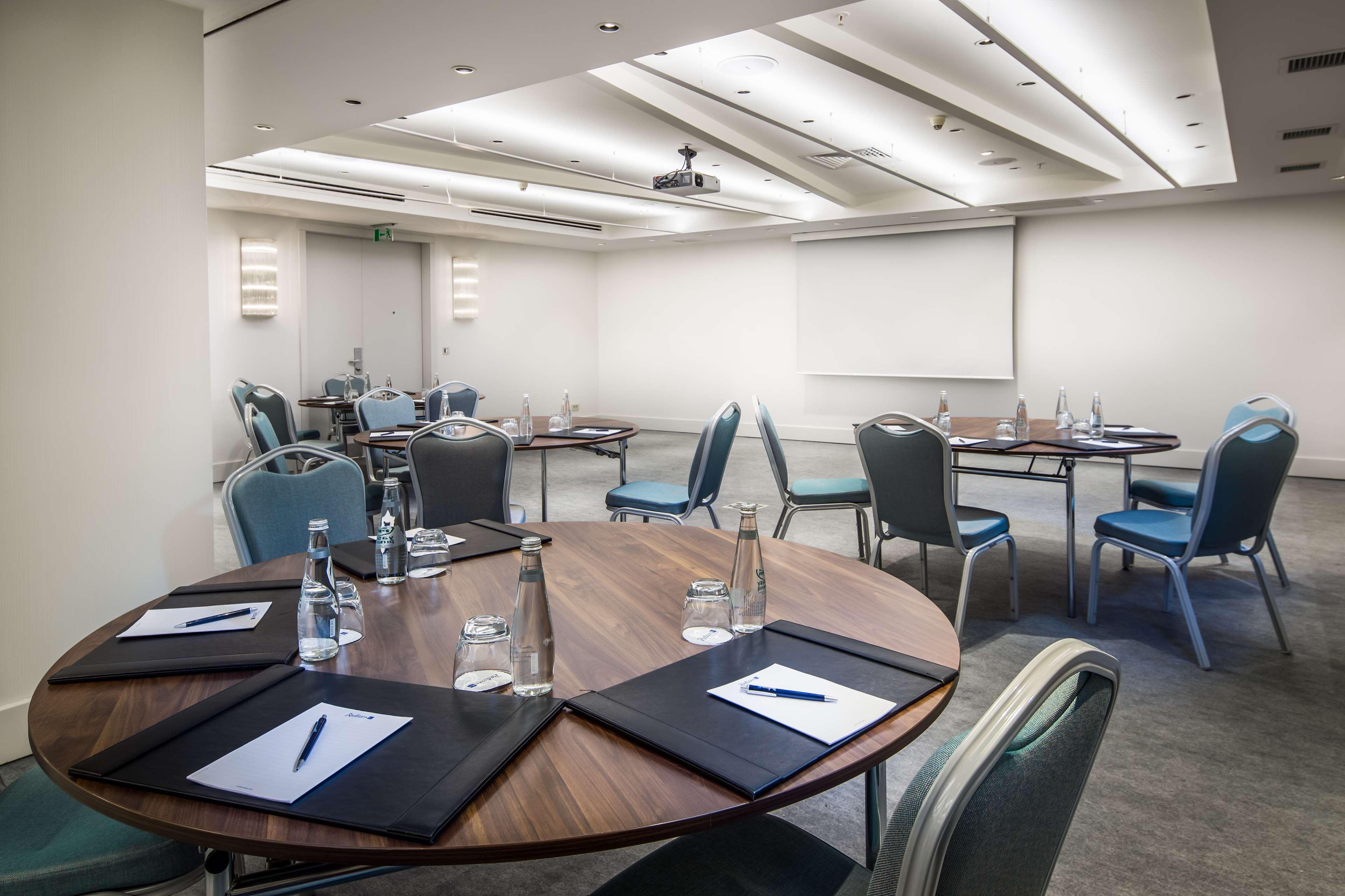 Radisson Blu Bosphorus Hotel Istanbul Exterior foto The meeting room at the Royal Society