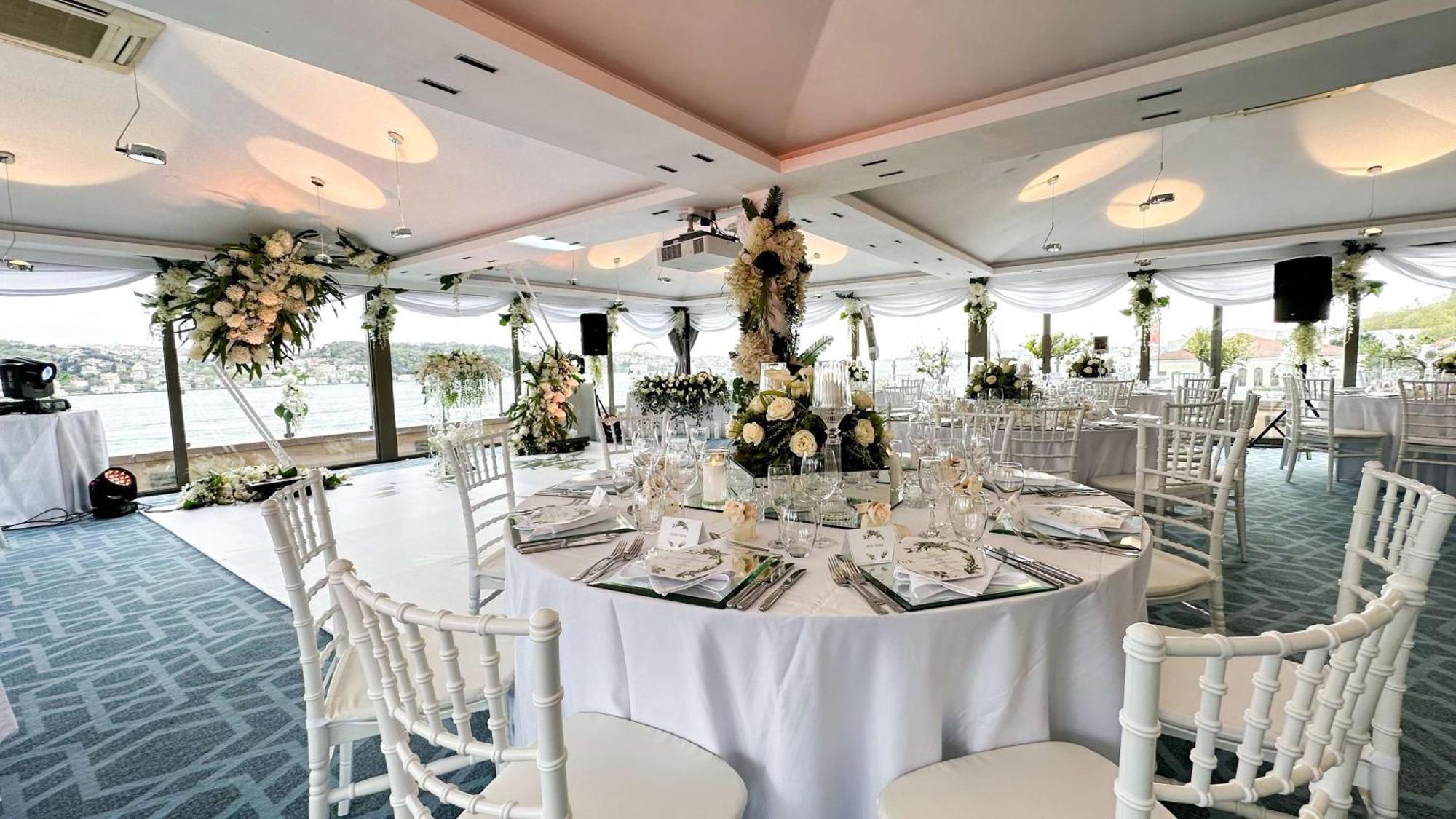 Radisson Blu Bosphorus Hotel Istanbul Exterior foto The River Room