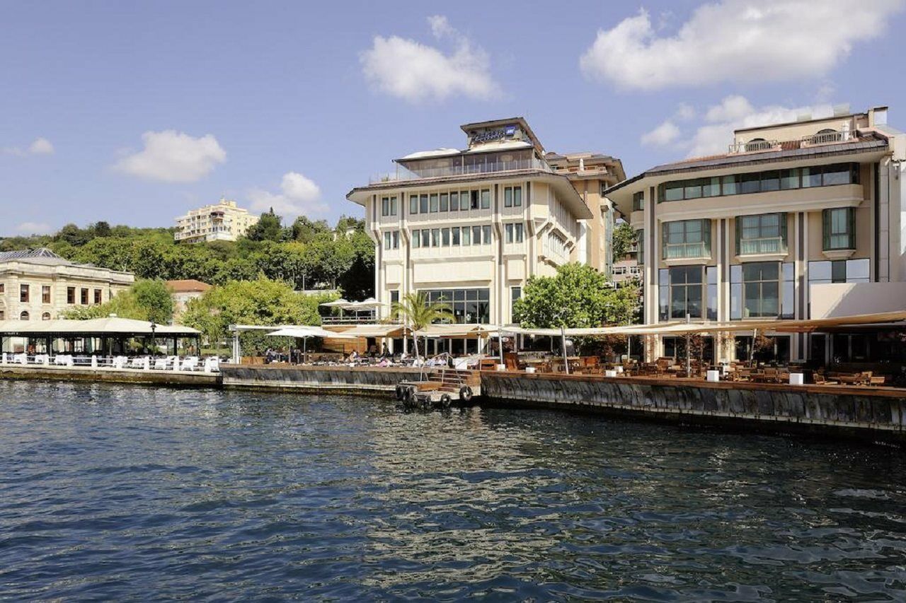 Radisson Blu Bosphorus Hotel Istanbul Exterior foto The Four Seasons Hotel in Istanbul